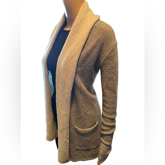 Beautiful and cozy Aritzia cardigan - Picture 2 of 10